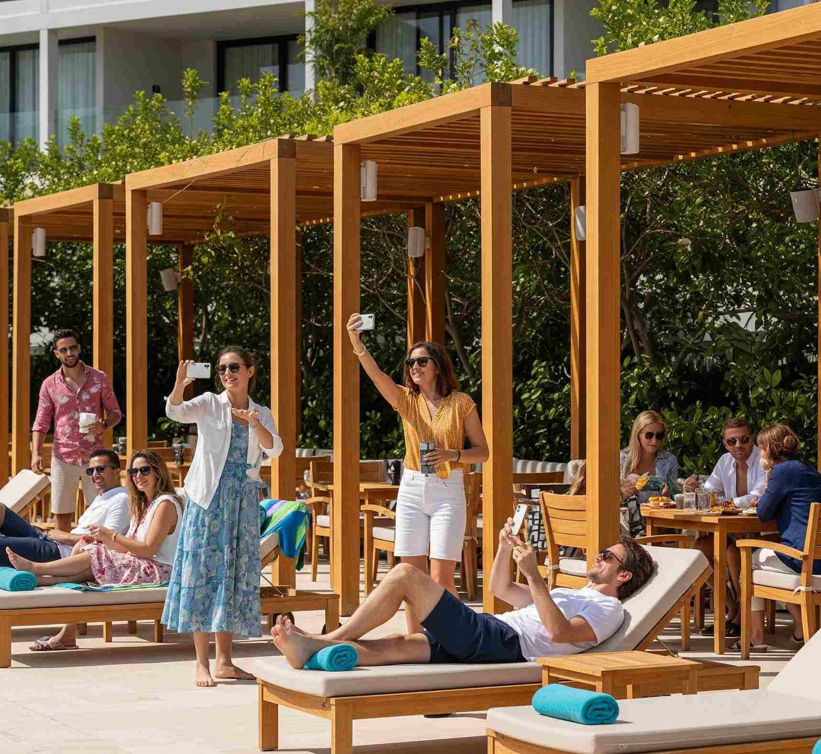 Creating Instagrammable Courtyards with Teak Outdoor Furniture from Indonesia